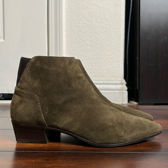 Aquatalia  Italy Women's Franca Boots Suede Leather Waterproof Block Heel sz 9 - Picture 1 of 12